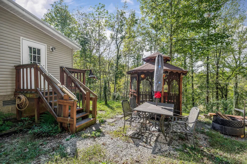 43 Moss Bend Ln Lancaster, TN 38569