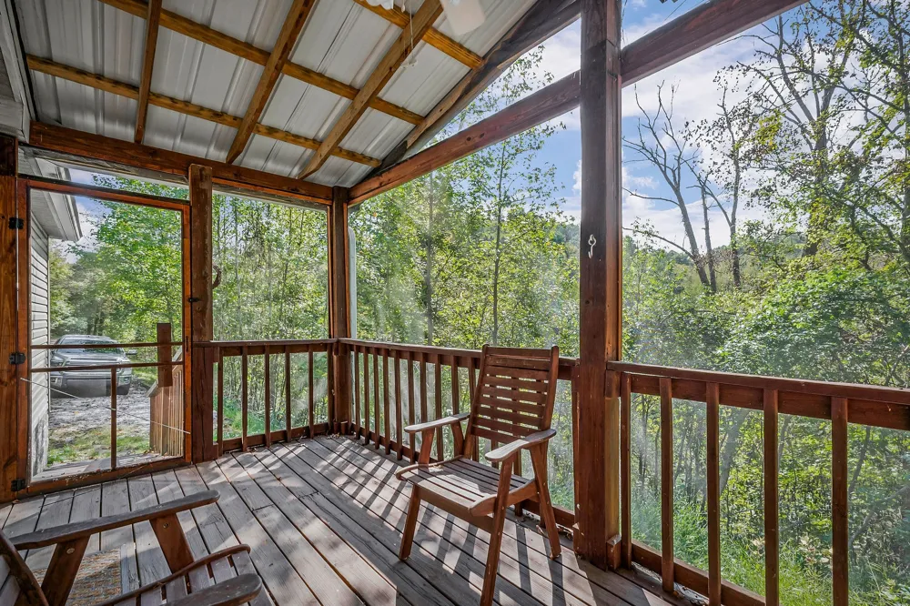 43 Moss Bend Ln Lancaster, TN 38569
