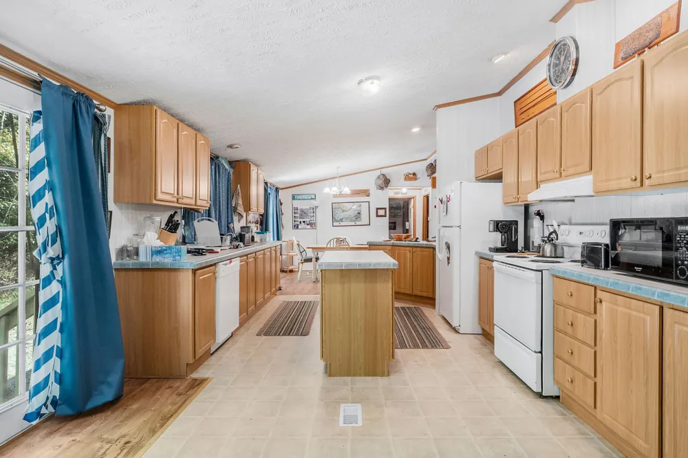 43 Moss Bend Ln Lancaster, TN 38569