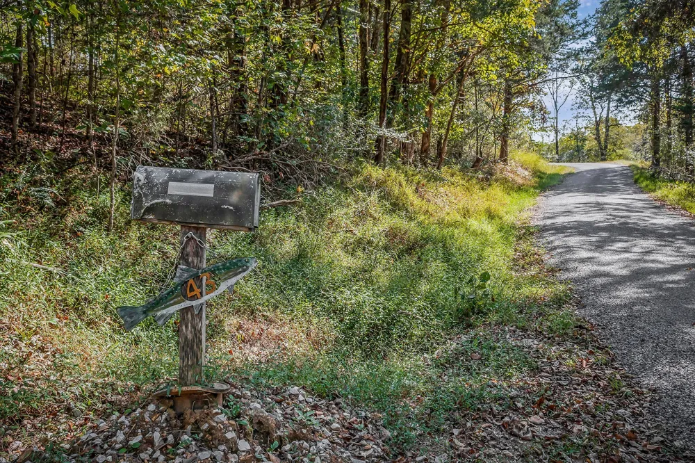 43 Moss Bend Ln Lancaster, TN 38569