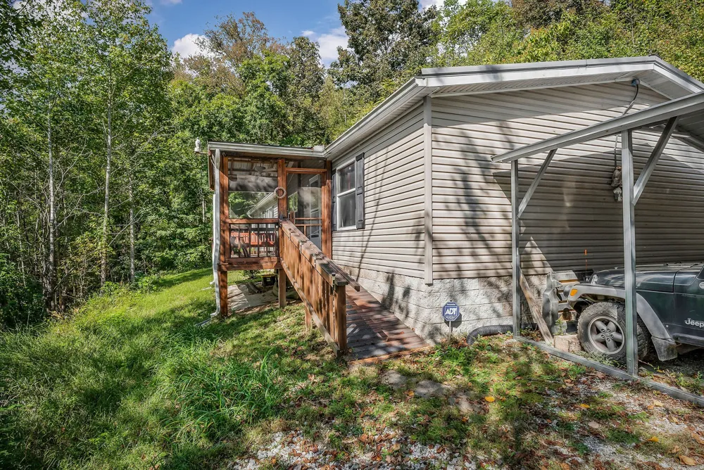 43 Moss Bend Ln Lancaster, TN 38569