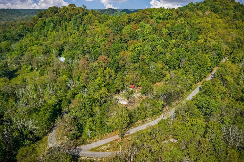 43 Moss Bend Ln Lancaster, TN 38569