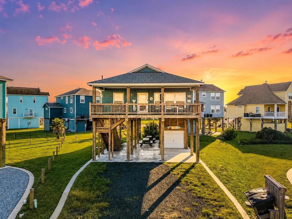 3260 Hidden Gold Crystal Beach, TX 77650