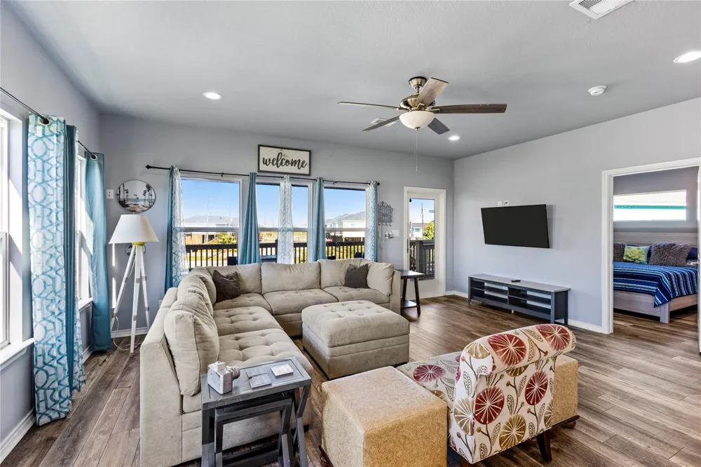 3260 Hidden Gold Crystal Beach, TX 77650