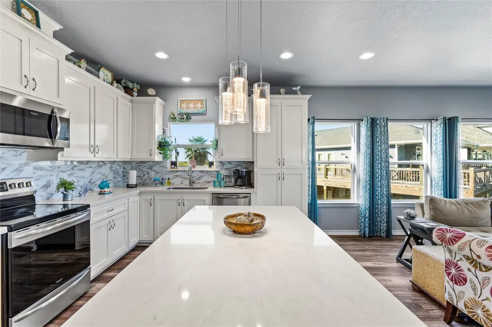 3260 Hidden Gold Crystal Beach, TX 77650