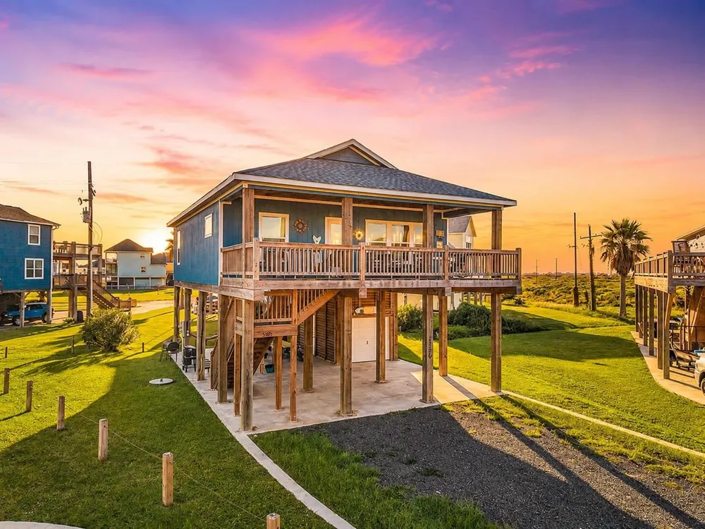 3260 Hidden Gold Crystal Beach, TX 77650