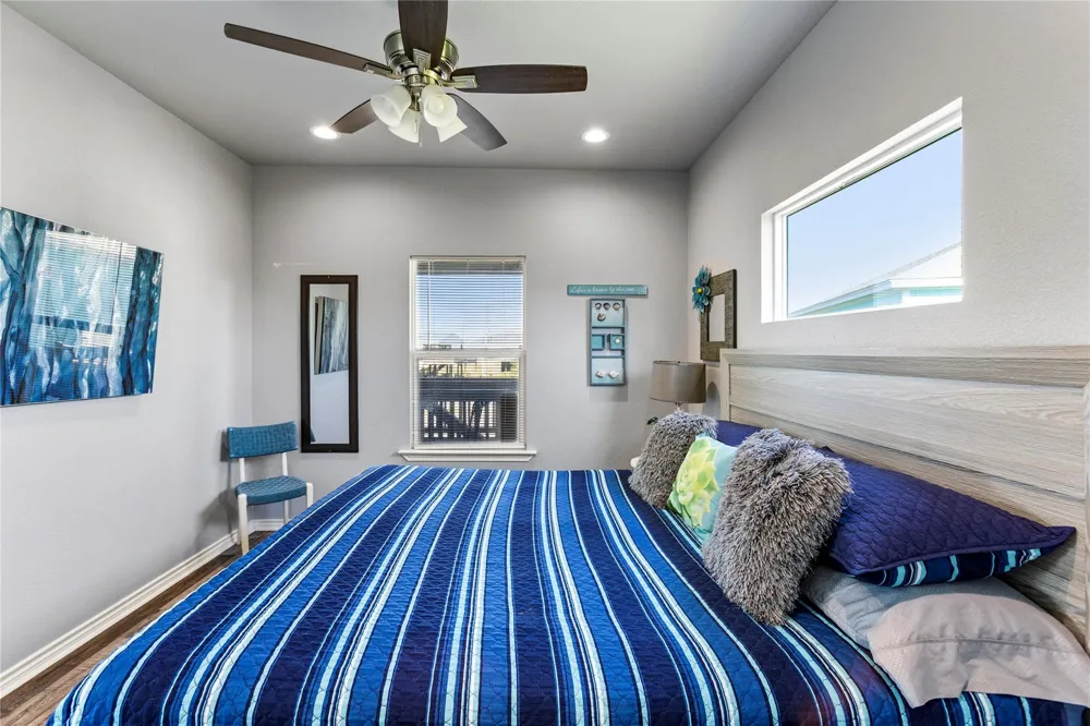 3260 Hidden Gold Crystal Beach, TX 77650