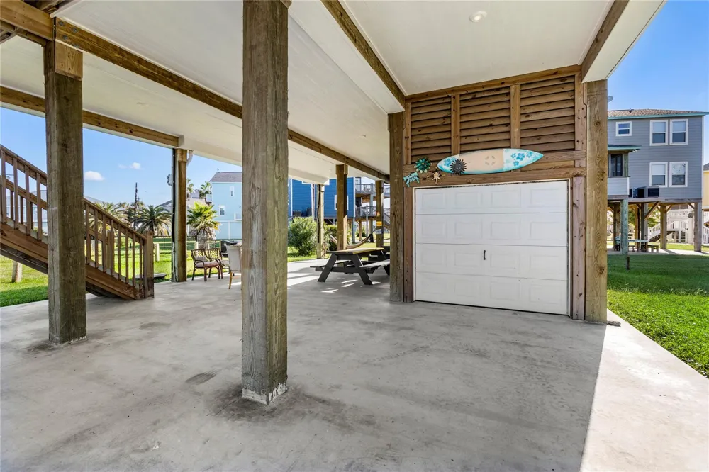 3260 Hidden Gold Crystal Beach, TX 77650