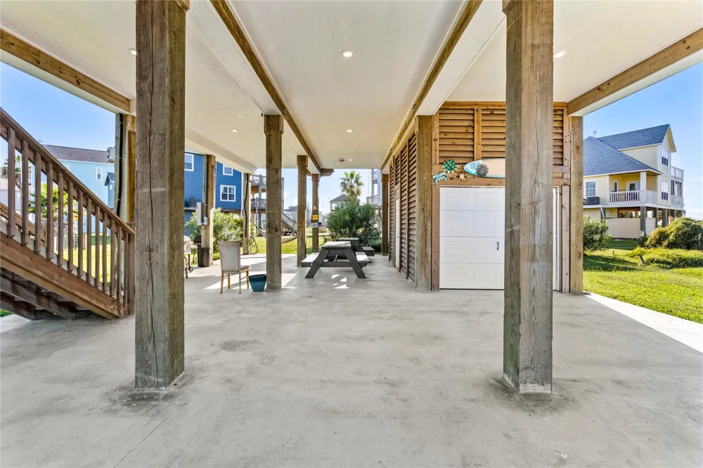 3260 Hidden Gold Crystal Beach, TX 77650