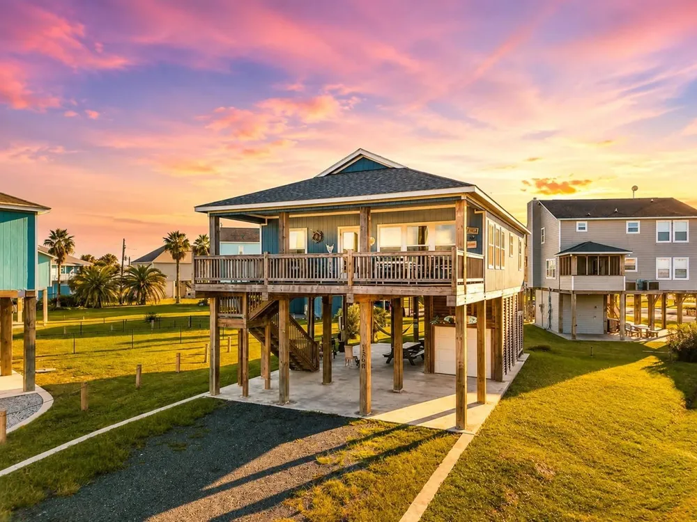 3260 Hidden Gold Crystal Beach, TX 77650