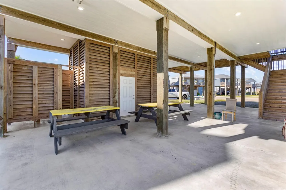 3260 Hidden Gold Crystal Beach, TX 77650