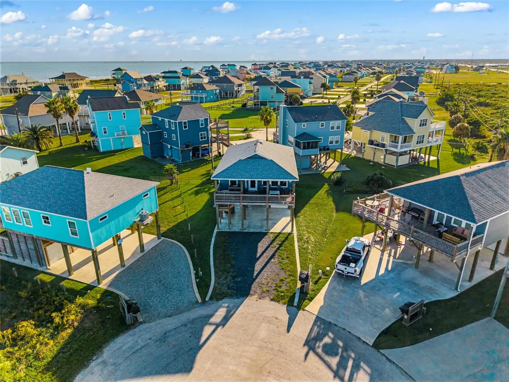3260 Hidden Gold Crystal Beach, TX 77650