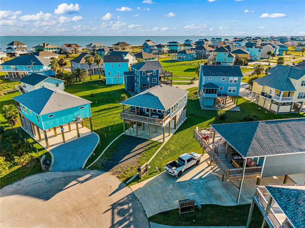 3260 Hidden Gold Crystal Beach, TX 77650