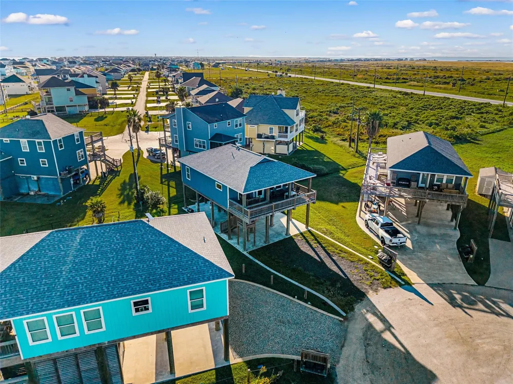 3260 Hidden Gold Crystal Beach, TX 77650