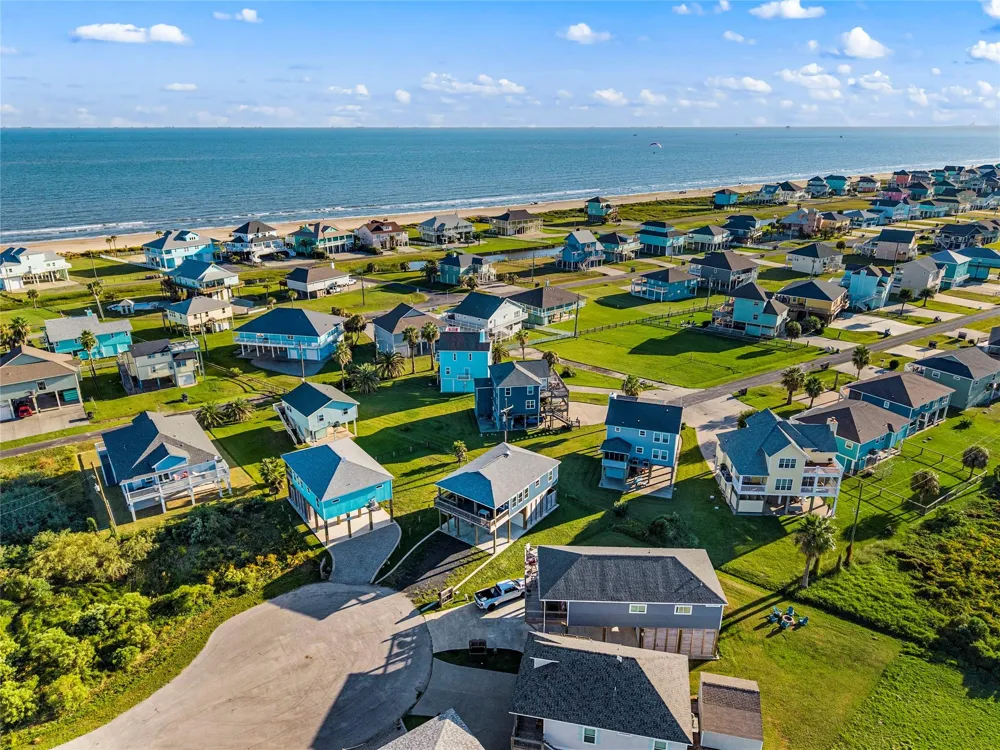 3260 Hidden Gold Crystal Beach, TX 77650