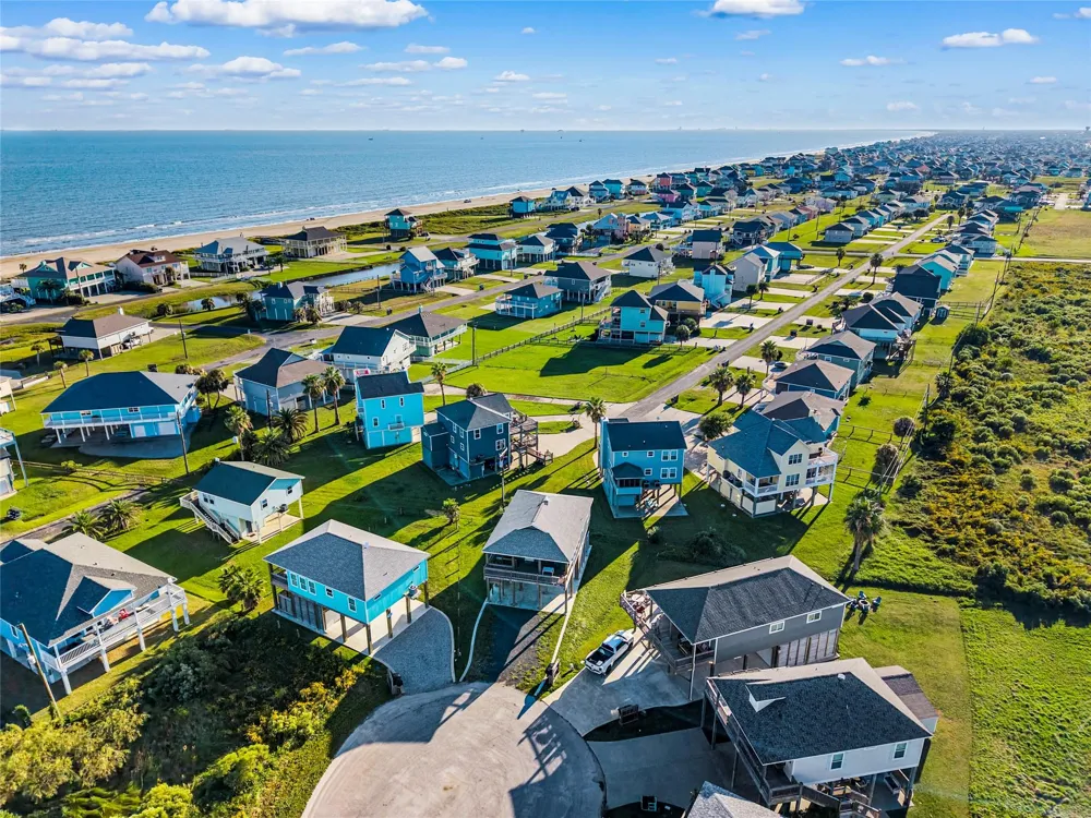 3260 Hidden Gold Crystal Beach, TX 77650
