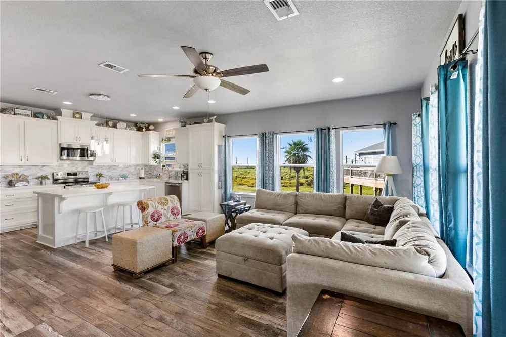 3260 Hidden Gold Crystal Beach, TX 77650