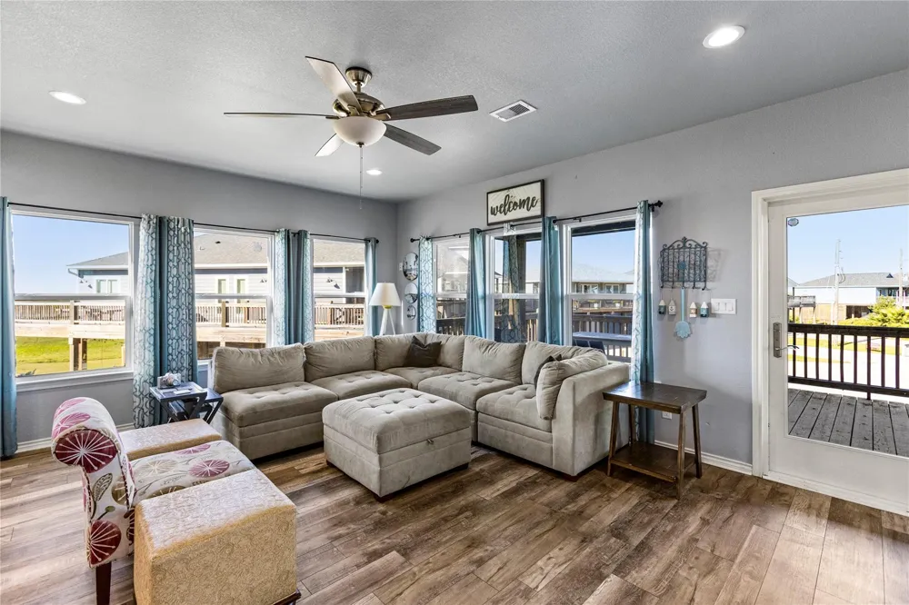 3260 Hidden Gold Crystal Beach, TX 77650