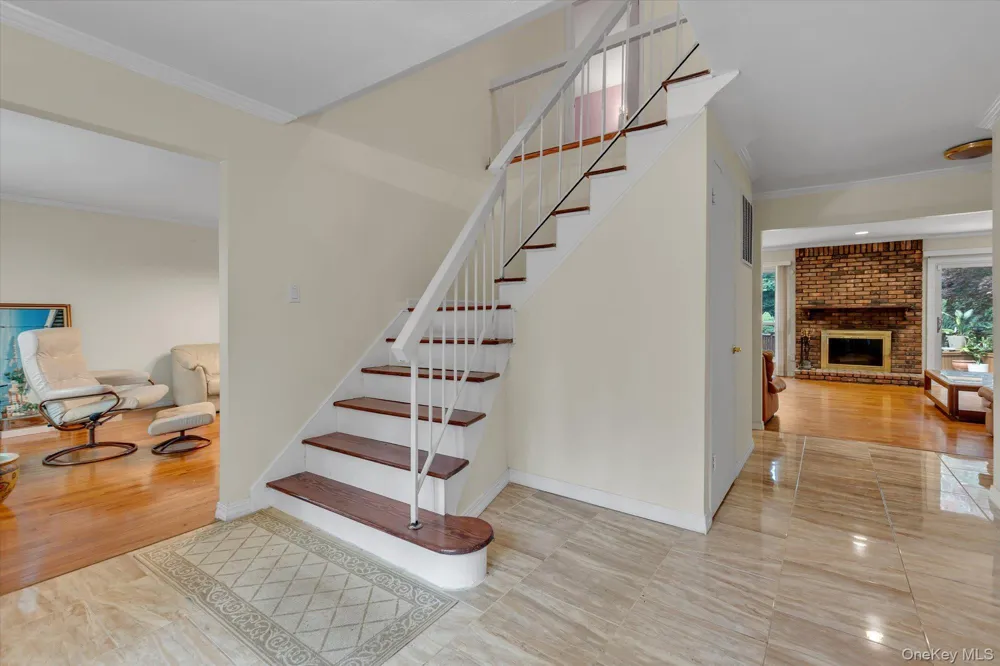 17 Calumet Drive Dix Hills, NY 11746