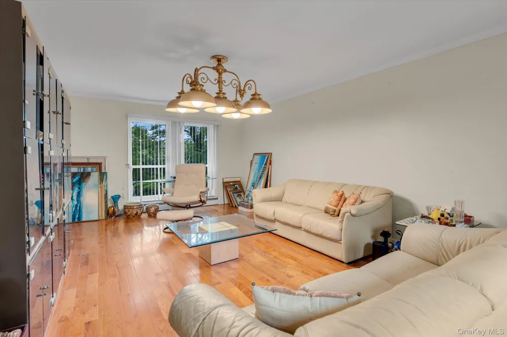 17 Calumet Drive Dix Hills, NY 11746
