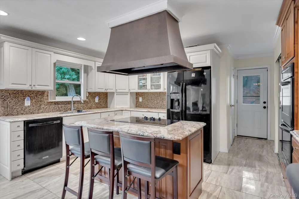 17 Calumet Drive Dix Hills, NY 11746