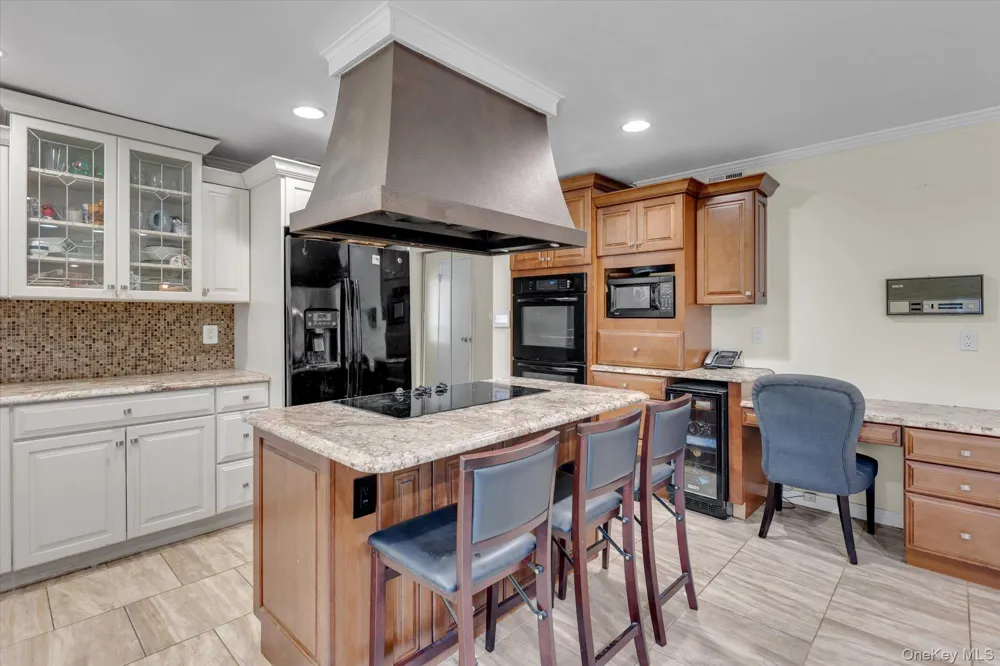 17 Calumet Drive Dix Hills, NY 11746