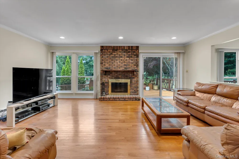 17 Calumet Drive Dix Hills, NY 11746