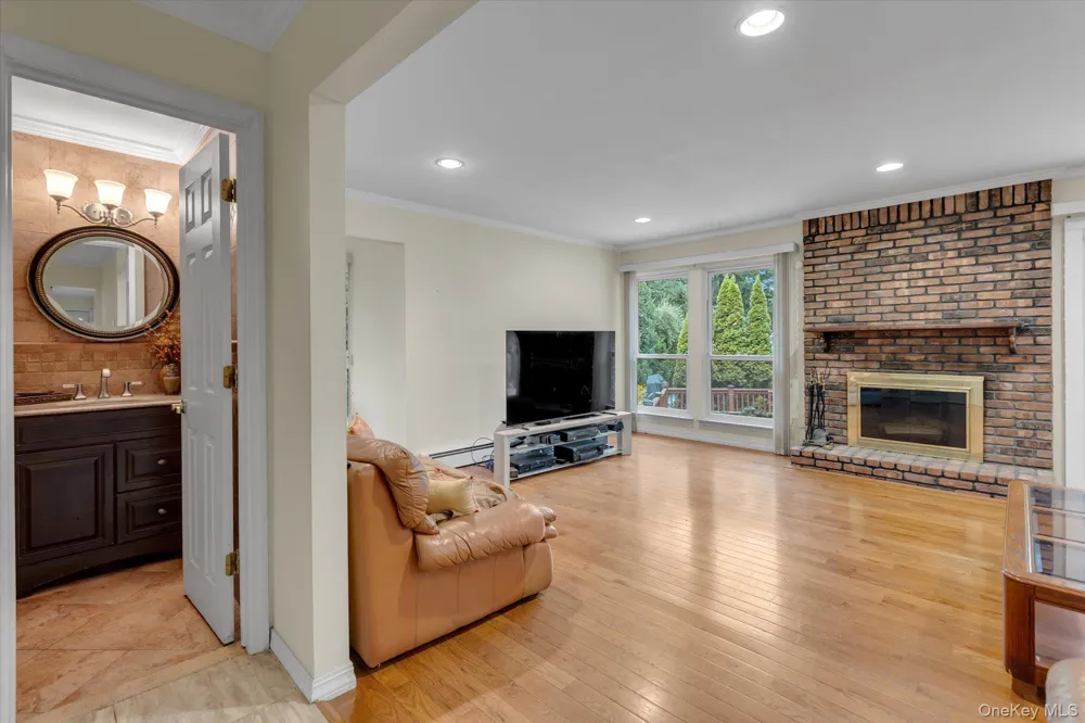 17 Calumet Drive Dix Hills, NY 11746