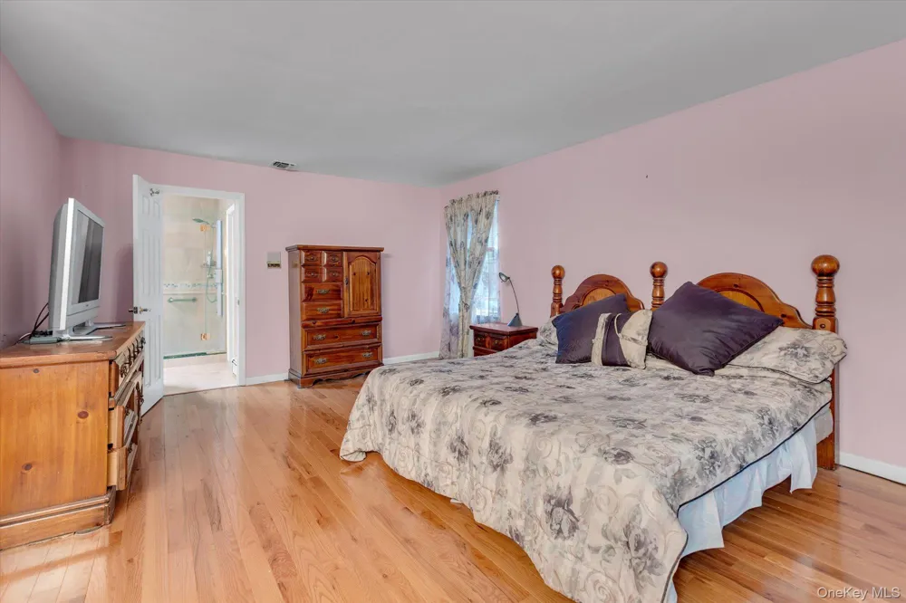 17 Calumet Drive Dix Hills, NY 11746