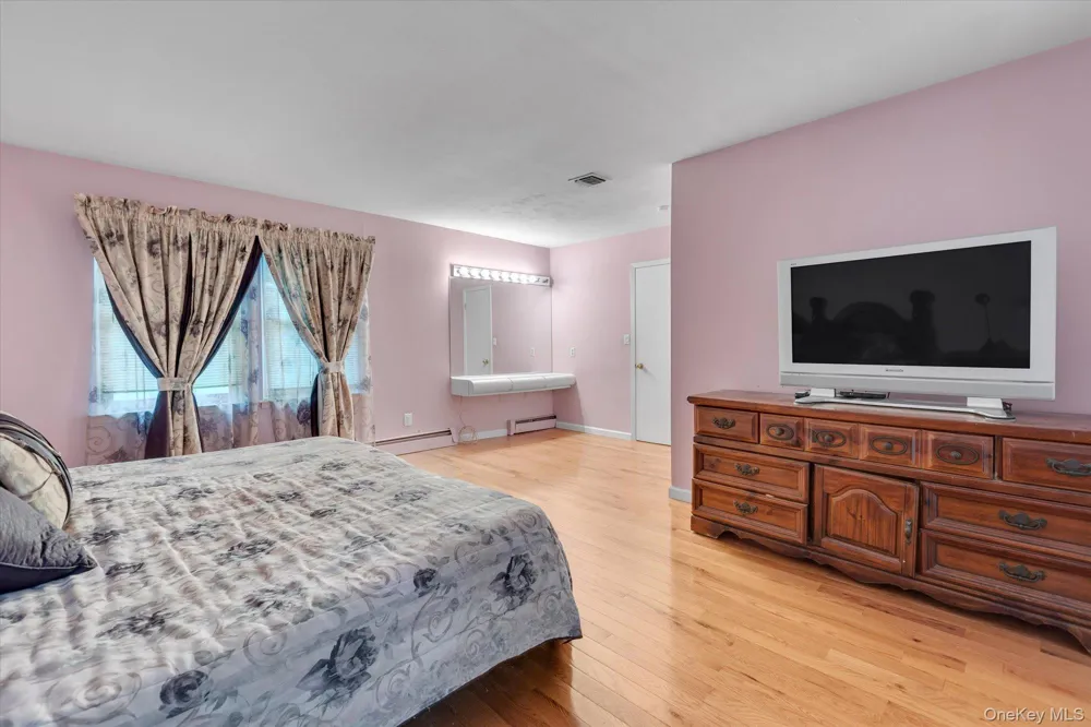 17 Calumet Drive Dix Hills, NY 11746