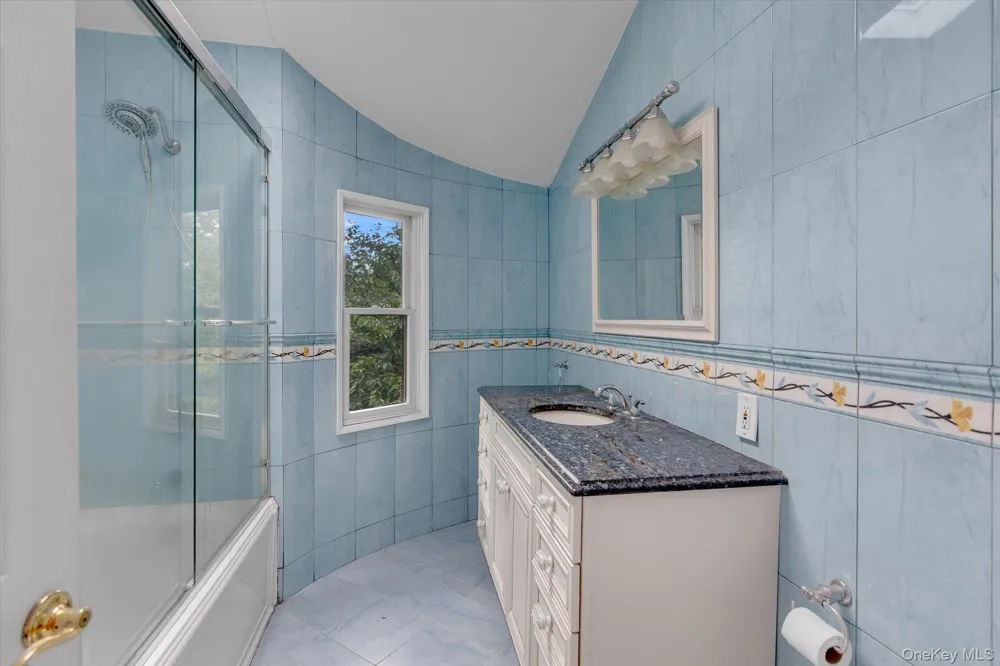 17 Calumet Drive Dix Hills, NY 11746