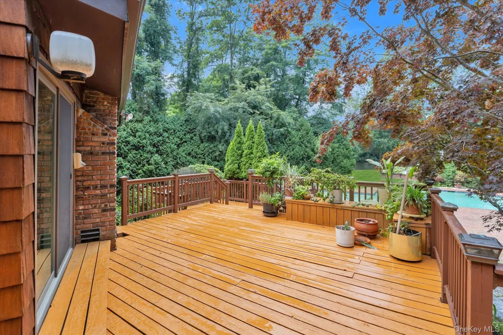 17 Calumet Drive Dix Hills, NY 11746