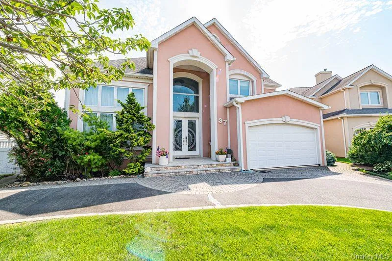 37 Crescent Cove Circle Seaford, NY 11783