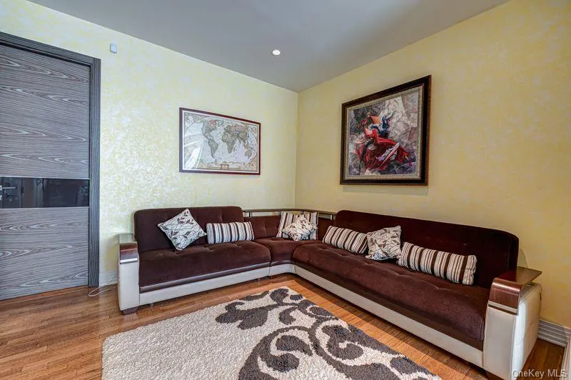 37 Crescent Cove Circle Seaford, NY 11783