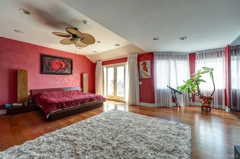 37 Crescent Cove Circle Seaford, NY 11783