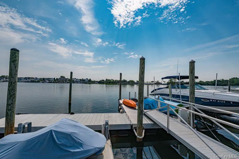 37 Crescent Cove Circle Seaford, NY 11783