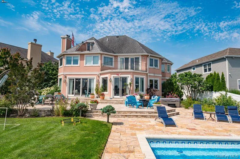 37 Crescent Cove Circle Seaford, NY 11783
