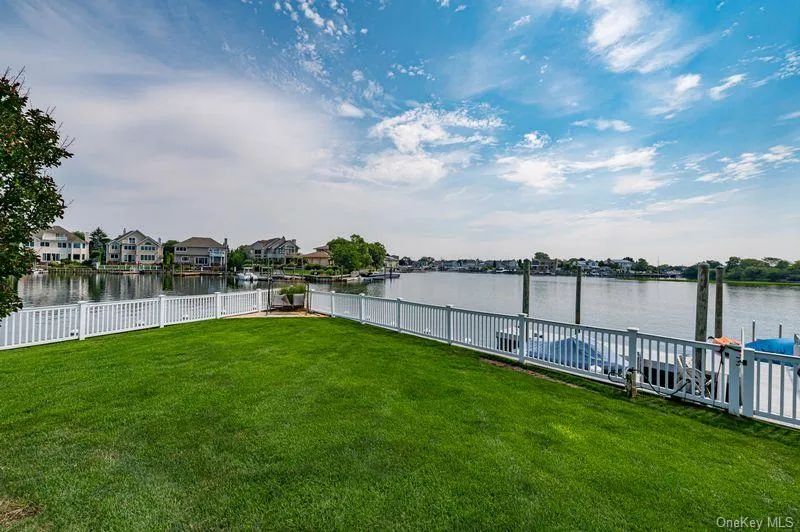 37 Crescent Cove Circle Seaford, NY 11783