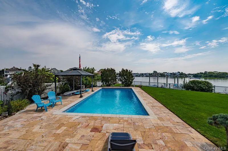 37 Crescent Cove Circle Seaford, NY 11783
