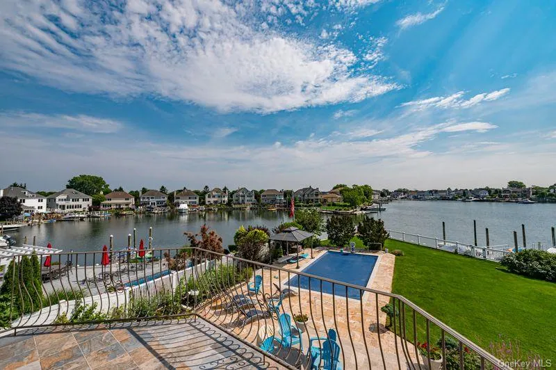 37 Crescent Cove Circle Seaford, NY 11783