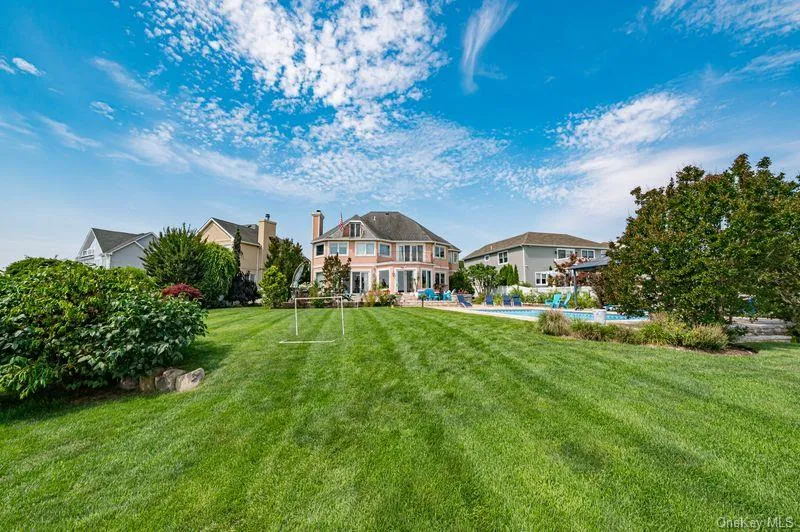 37 Crescent Cove Circle Seaford, NY 11783