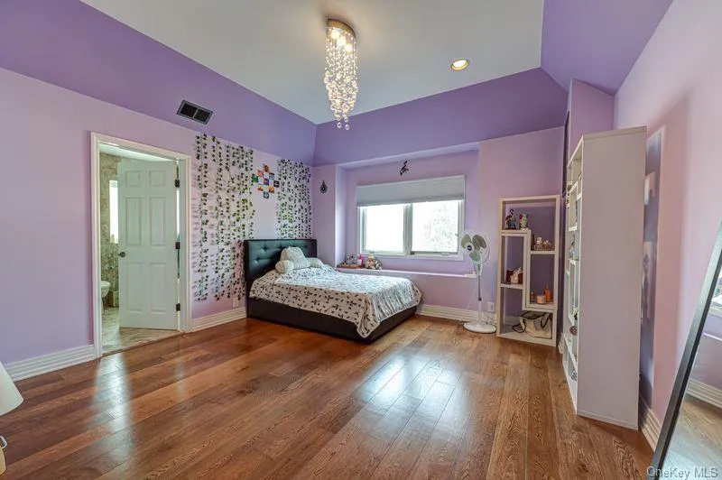 37 Crescent Cove Circle Seaford, NY 11783