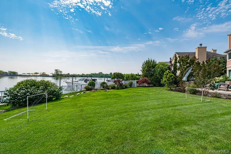 37 Crescent Cove Circle Seaford, NY 11783