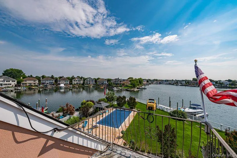 37 Crescent Cove Circle Seaford, NY 11783