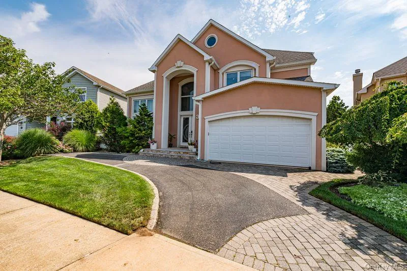 37 Crescent Cove Circle Seaford, NY 11783