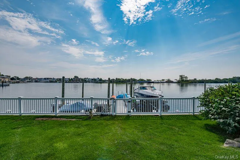 37 Crescent Cove Circle Seaford, NY 11783