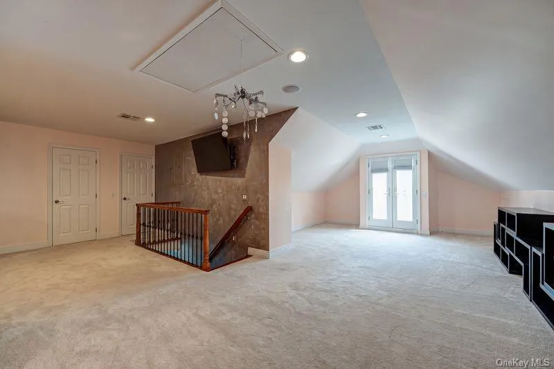 37 Crescent Cove Circle Seaford, NY 11783