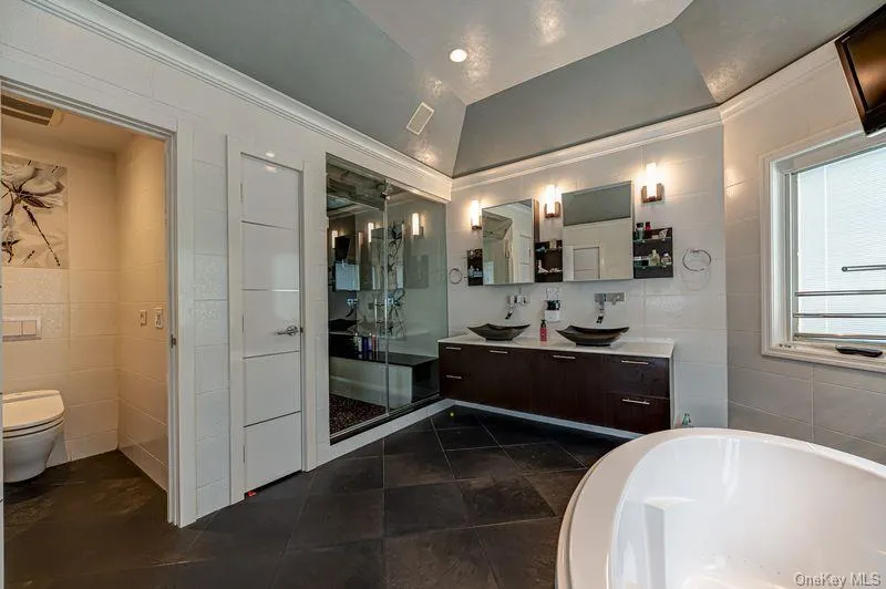 37 Crescent Cove Circle Seaford, NY 11783