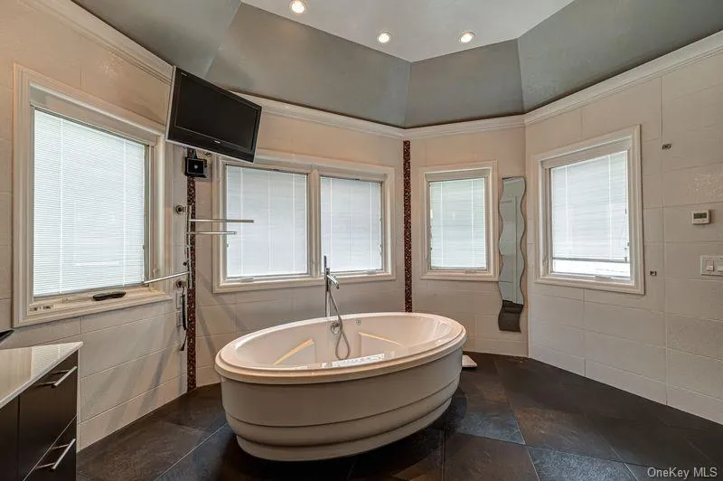 37 Crescent Cove Circle Seaford, NY 11783