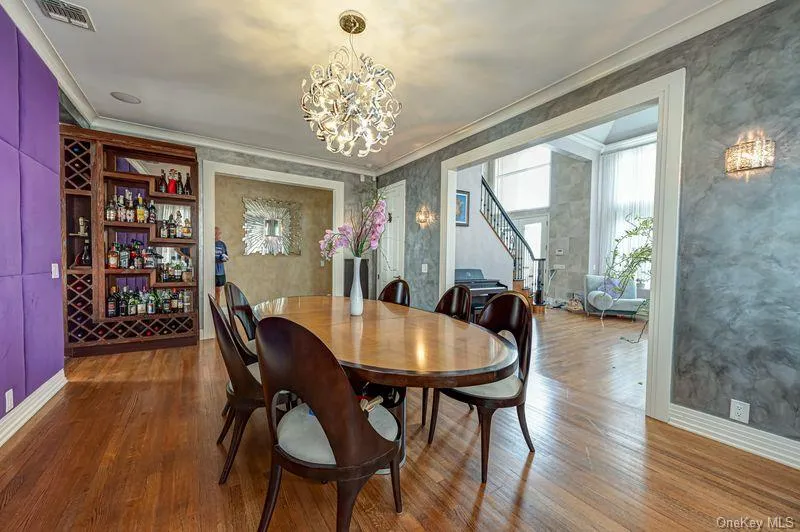 37 Crescent Cove Circle Seaford, NY 11783